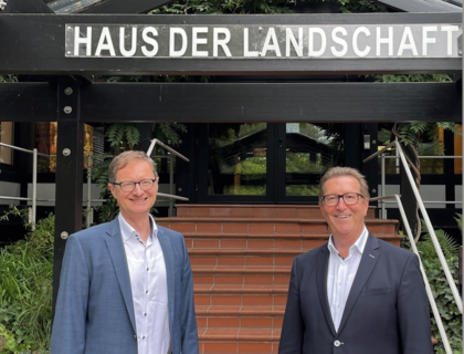 Künftiger und aktueller BGL-Hauptgeschäftsführer: Dr. Guido Glania und Dr. Robert Kloos beim Erstbesuch im Haus der Landschaft in Bad Honnef Ende Juni 2022.
